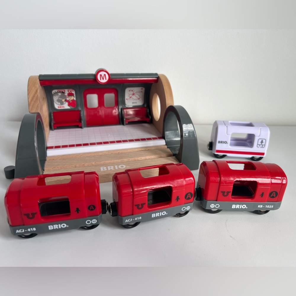 BRIO World Metro Station and Train Cars Wooden Railway Compatible EUC
